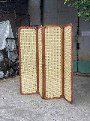 Bình phong M002M có đỉnh bo chữ M và mặt mây
