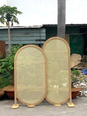 Bình phong M013 gồm hai cánh bo tròn căng mây