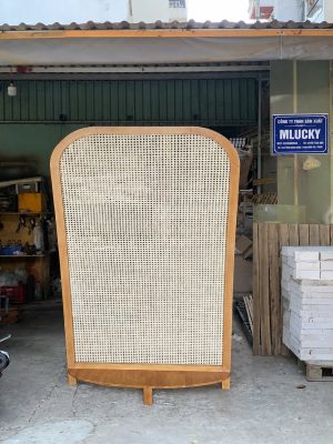 Vách đơn M016 mặt căng mây bo tròn có chân đế